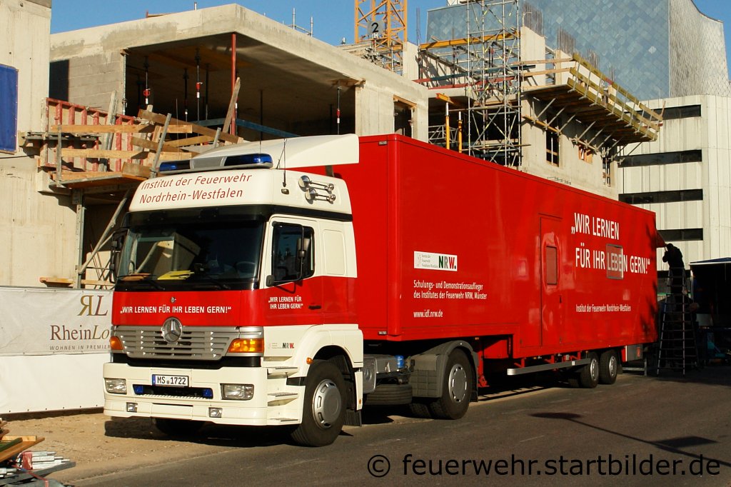 Das Istitut der Feuerwehr Mnster war mit diesem LKW beim NRW Tag in vertreten.
Aufgenommen beim NRW Tag 2011 in Bonn.