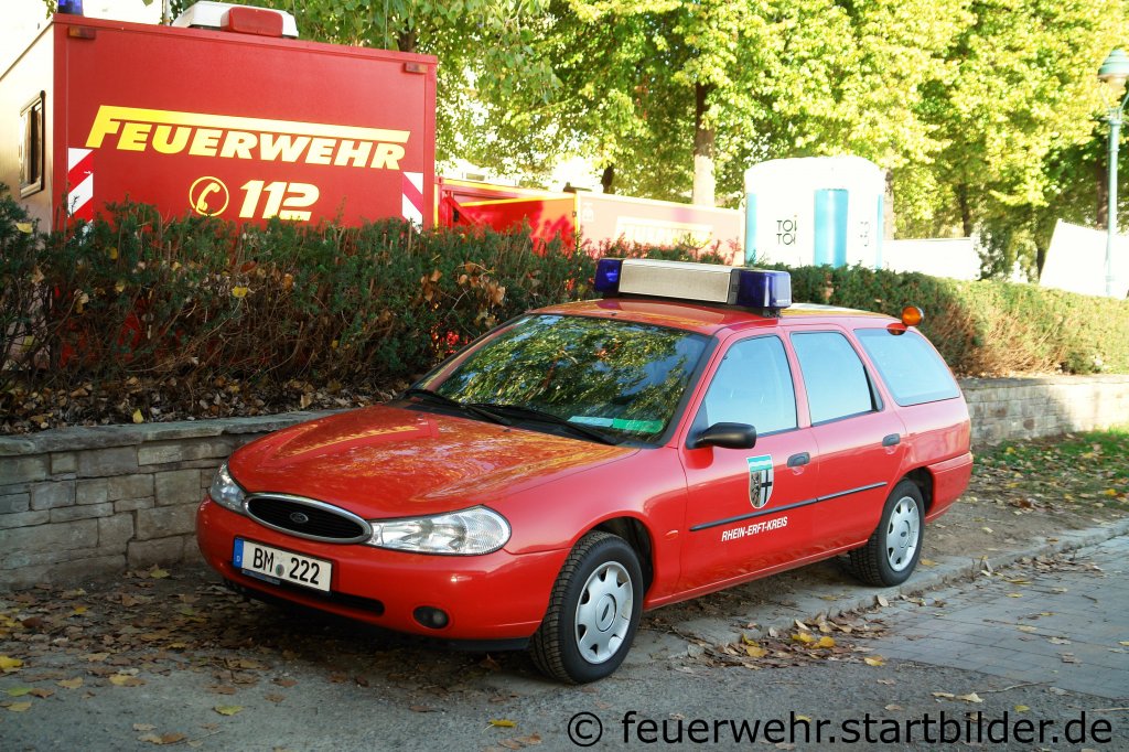 Dieser ELW 1 ist bei der Feuerwehr Kerpen Stationiert.
Aufgenommen beim NRW Tag 2011 in Bonn.