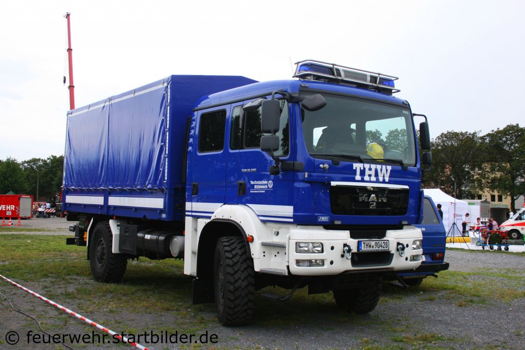 Dieser MAN TGM gehrt zum THW Krefeld.
Das Fahrzeug hat einen Empl Aufbau und hat den Funknamen Heros Krefeld 24/54.
Aufgenommen beim Blaulichtag in Krefeld am 10.7.2011.