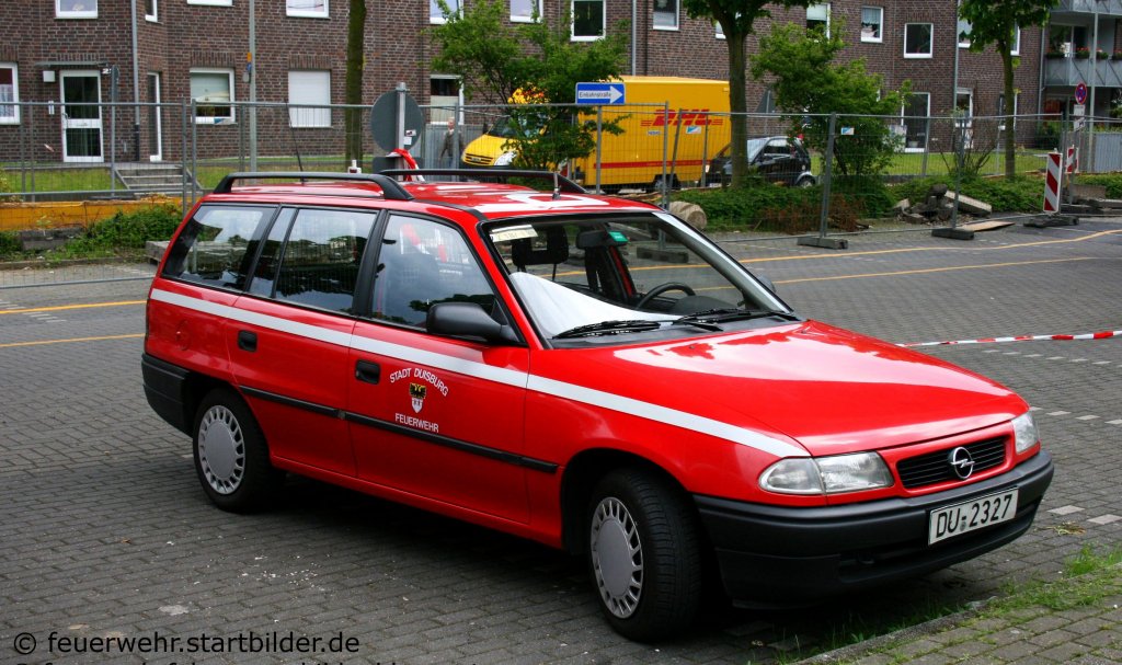Dieser Opel (DU 2327) fhrt mit der Funkrufnummer 7/18/1.
Aufgenommen beim Tag der Offenen Tr der Feuerwehr Duisburg Huckingen am 15.5.2010.