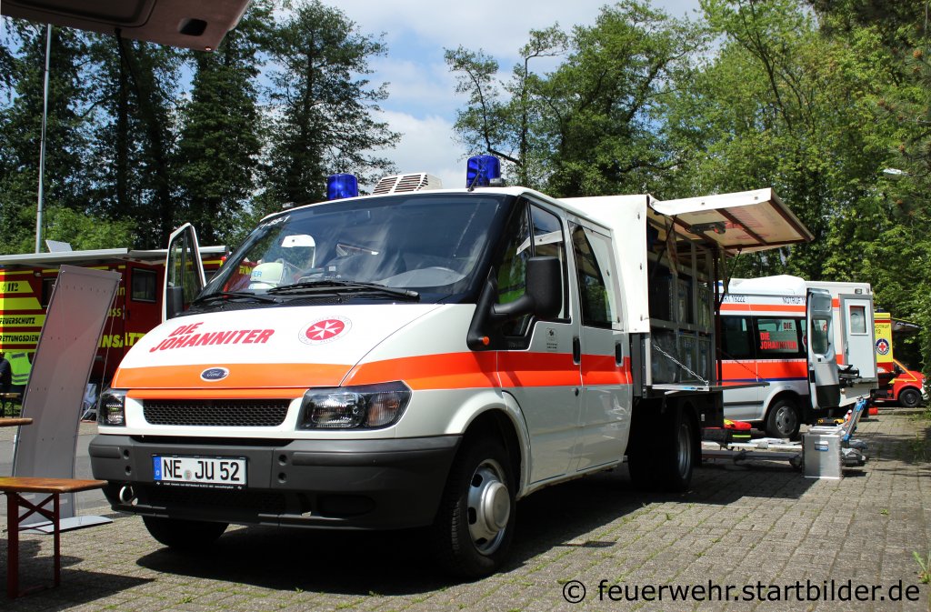 Dieses Fahrzeug (1/89/1) des Sanittsdienstes gehrt zu den Johanniter in Neuss.
Aufgenommen beim Tdot der FF Rosellen am 13.5.2012.