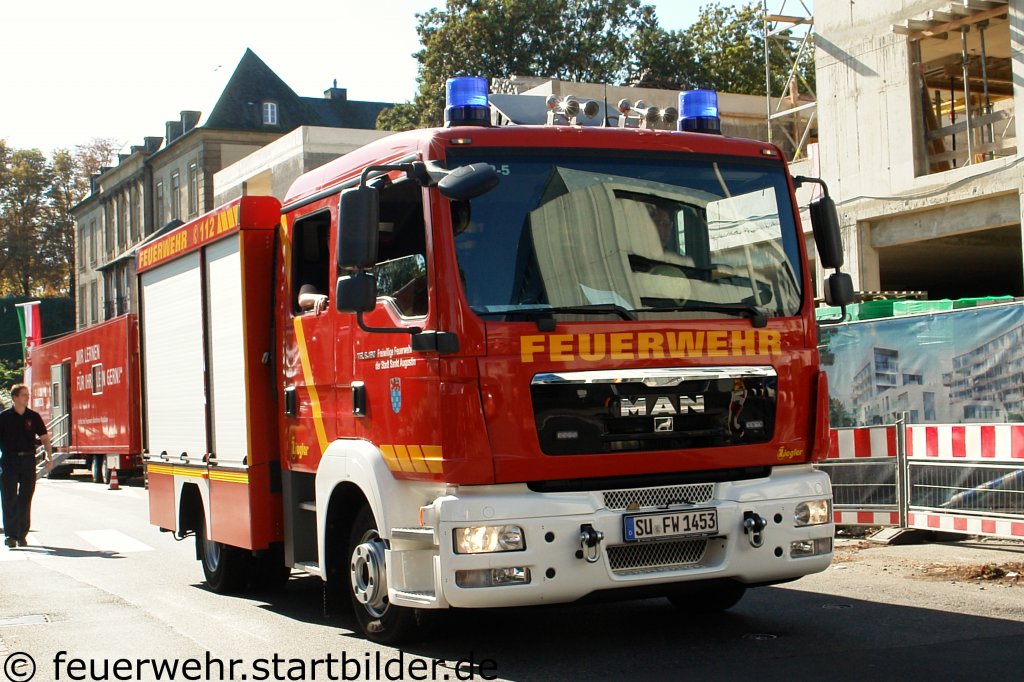 Dieses LF kommt von der Feuerwehr ST.Augustin.
Es wurde von Ziegler Aufgebaut.
Aufgenommen beim NRW Tag 2011 in Bonn.