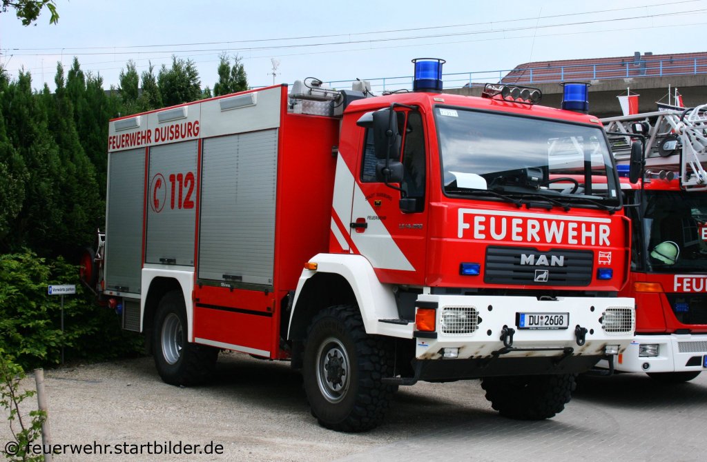 Dieses TLF 16/24 (DU 2608) (Funk:7/21/1) auf MAN LE 14.280 habe ich am 15.5.2010 beim Tag der Offenen Tr der Feuerwehr Duisburg Huckingen aufgenommen 