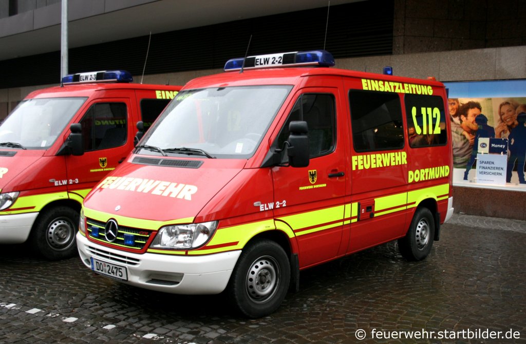 ELW 2-3 (DO 2475) (Funk:00/11/2) der Feuerwehr Dortmund.
Aufgenommen beim Stadtfeuerwehrtag in der Dortmunder Innenstadt am 12.6.2010.
