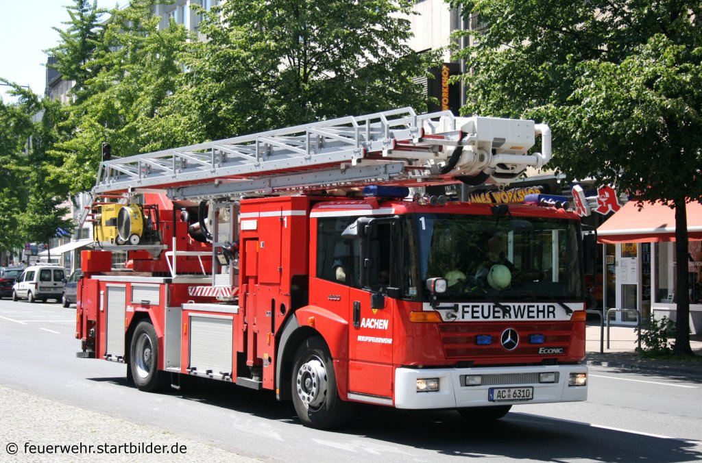 Feuerwehr Aachen
AC 6310
Metz ALP
MB 1833
Aufgenommen in der aachener Innenstadt, 4.6.2010.