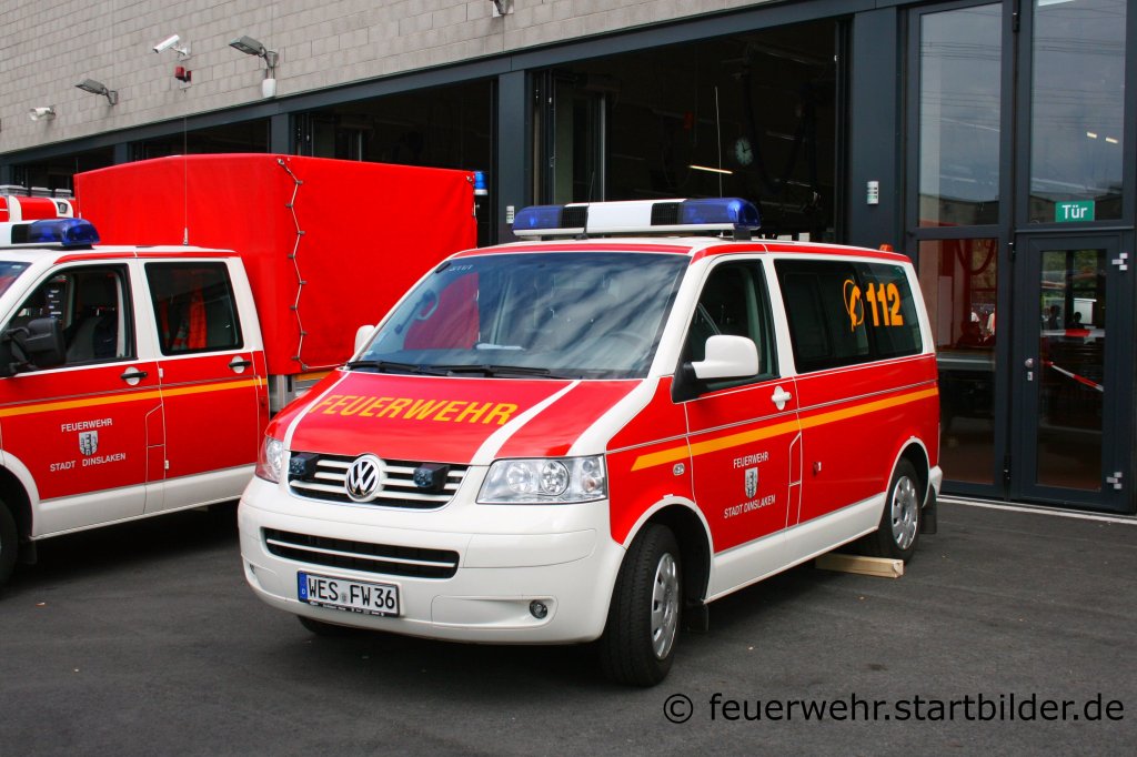 Feuerwehr Dinslaken
ELW 1 (Funk:3/11/1).
Aufgenommen bei der Feuerwehr Dinslaken am 10.7.2011.