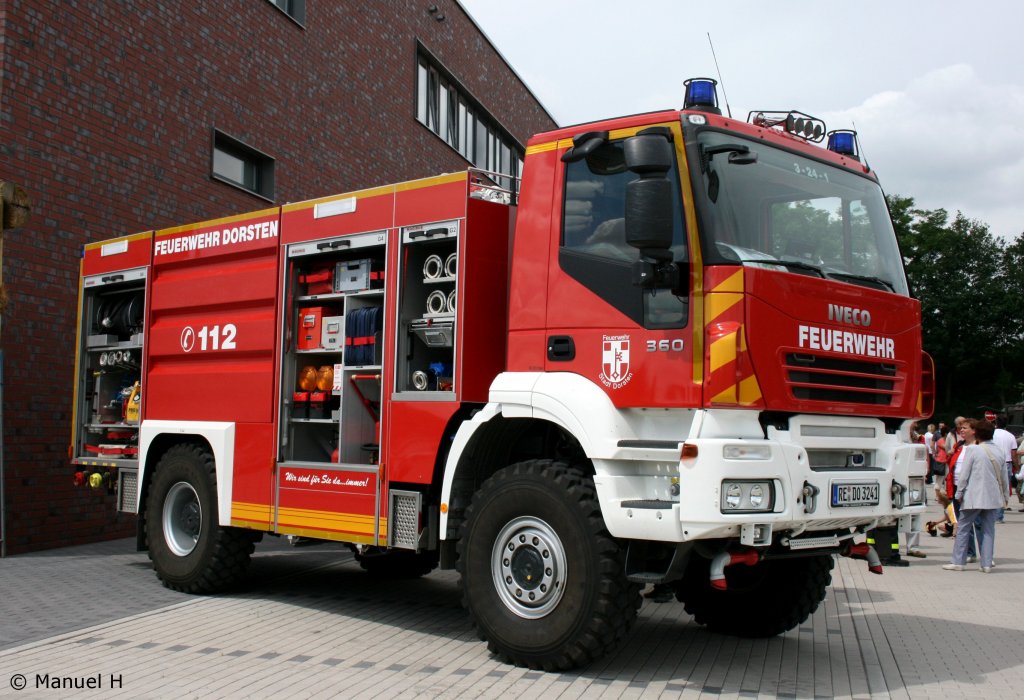 Feuerwehr Dorsten
RE DO 3241
3/24/1
TLF 20/40 SL
IVECO 360
Aufgenommen bei Tag der Offenen Tr der Feuerwehr Dorsten, 13.6.2010.
