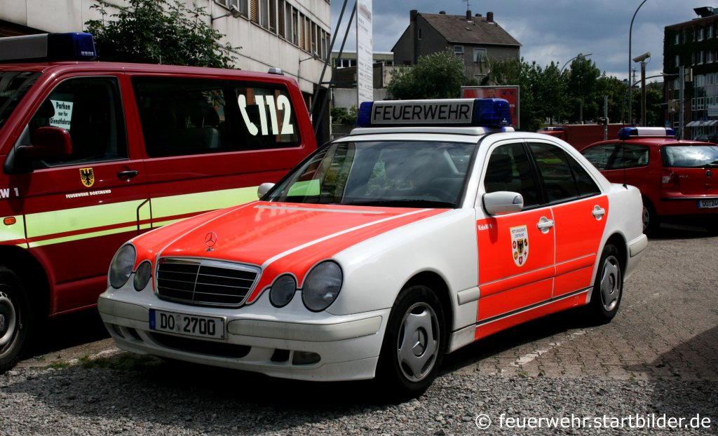 Feuerwehr Dortmund
DO 2700
Kodw 9
Mercedes Benz
Aufgenommen vor der Feuerwache 1 in Dortmund, 28.8.2010.