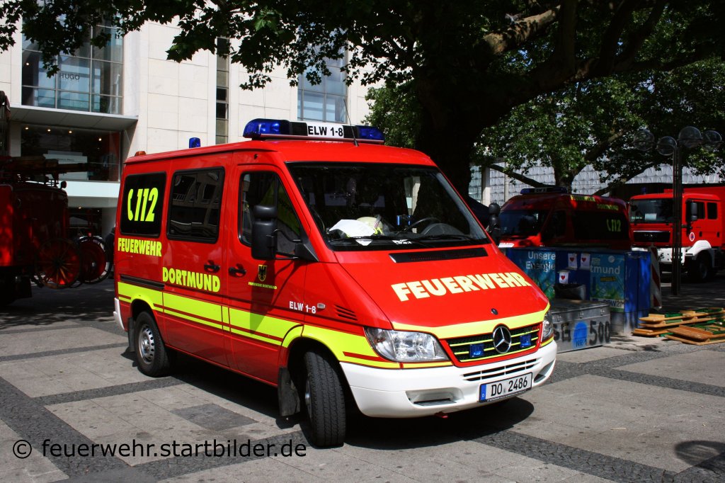 Feuerwehr Dortmund
ELW 1-8.
Aufgenommen beim Stadtfeuerwehrtag in Dortmund am 11.6.2011.
