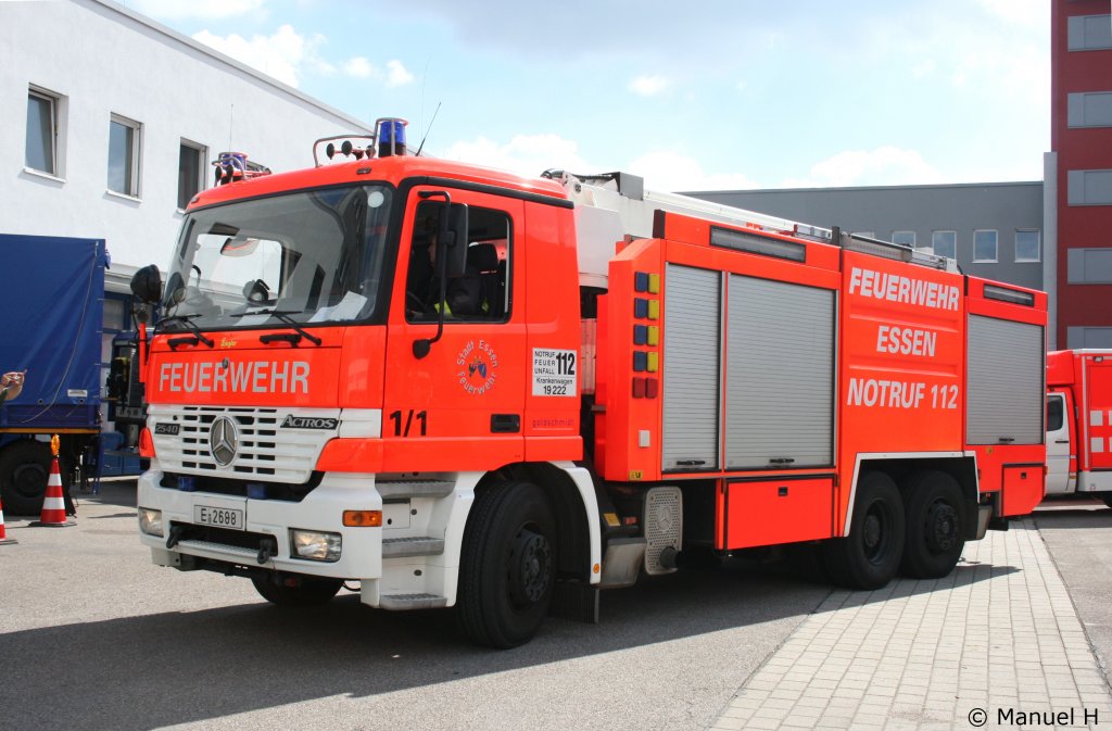 Feuerwehr Essen
1/1
E 2688
TLF 48/50-5 WFT20
Mercedes Actros 2540
Das TLF ist auf