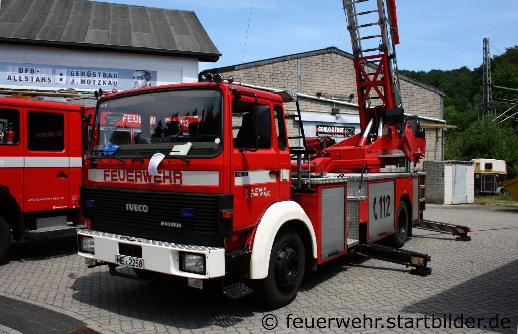 Feuerwehr Velbert
DLK 23/12 (ME 2258) (Funk:9/33/2).
Aufgenommen beim Tag der offenen Tr der Feuerwehr Velbert Langenberg, 4.6.2011.