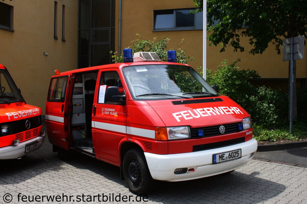 Feuerwehr Velbert
ELW 1 (ME 6025) (Funk:9/11/2).
Aufgenommen beim Tag der offenen Tr der Feuerwehr Velbert Langenberg, 4.6.2011.