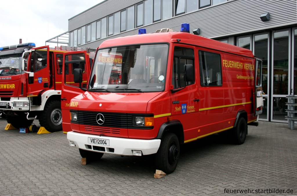 GW-Gefahrgut (Florian Viersen 8/91/11) der Feuerwehr Viersen.
Aufgenommen beim Tag der Offenen Tr der Feuerwehr Viersen Stadtmitte, 20.6.2010.