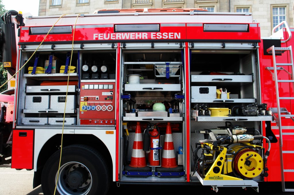 Hier ist ein Blick in einen der Gerterume des RW-2 der Feuerwehr Essen.
Aufgenommen beim NRW Tag 2011 in Bonn.