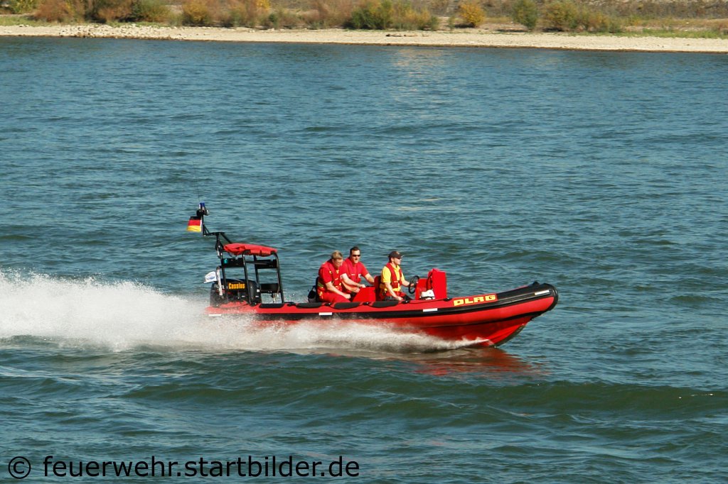Hier ist ein Boot der DLRG zusehen.
Aufgenommen beim NRW Tag 2011 in Bonn.