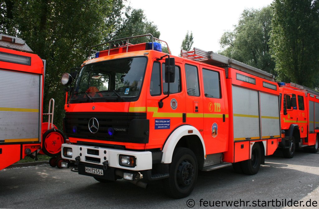 HLF 16/14 (HH 2554) mit Ziegler Aufbau.
Aufgenommen beim Tag der offenen Tr der Feuerwehrschule Hamburg am 21.5.2011