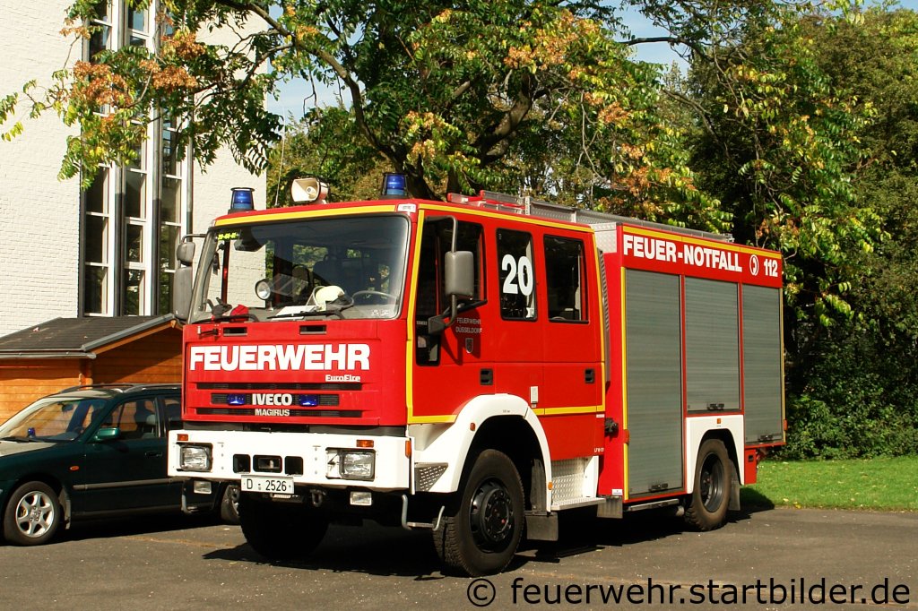 LF 16/12 (11/44/1) steht bei der FF Hubbelrath.
Aufgenommen beim Tag der Offenen Tr der Wache 7 am 23.9.2011.