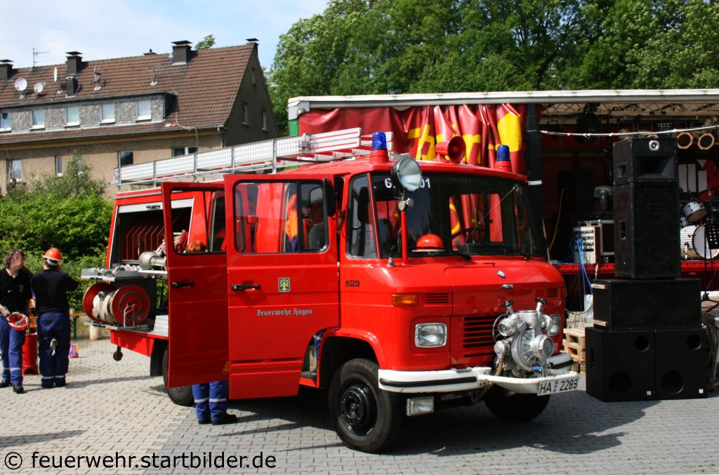 LF8 (HA 2283) der Feuerwehr Hagen Haspe.
Der Fahrzeug wird von der Jugendfeuerwehr fr bungen genutzt.
Aufgenommen am 28.5.2011 beim Tag der offenen Tr der Feuerwehr Hagen Haspe.