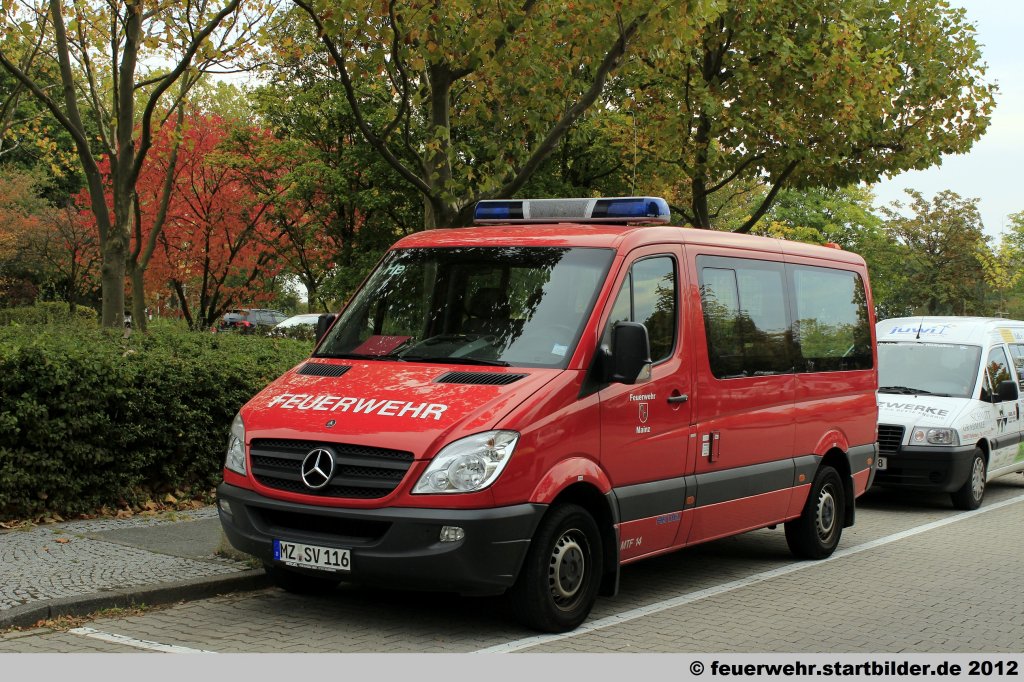 MTW 14 (MZ SV 116) der Feuerwehr Mainz. Aufgenommen beim Jubilum 50 Jahre LFV-Rheinland-Pfalz in Mainz,6.10.2012.