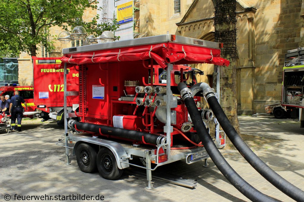 Pumpenanhnger der Feuerwehr Dortmund.
Aufgenommen beim Stadtfeuerwehrtag in Dortmund, 7.7.2012.
