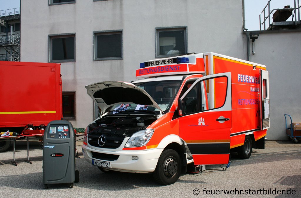 RTW (HH 2772) der Feuerwehr Hamburg am 21.5.2011 aufgenommen bei der Feuerwehrschule in Hamburg.