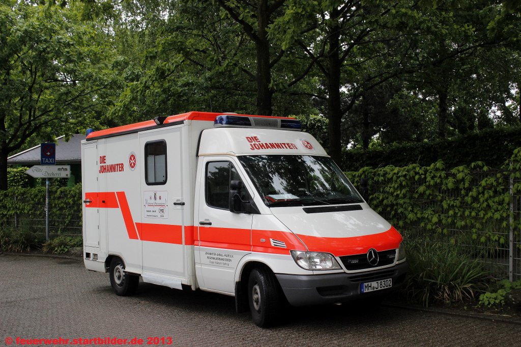 RTW (MH J 8302) der Johanniter Mlheim/Ruhr.
Aufgenommen beim Tag der Hilfsorganisationen am 26.5.2013 in Mlheim.