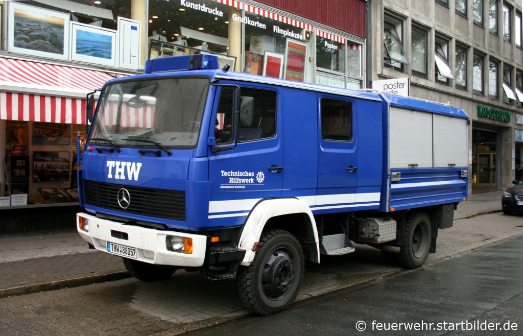 THW Dortmund
Kennzeichen THW 88057
Hersteller  Mercedes Benz
Aufgenommen beim Stadtfeuerwehrtag in der Dortmunder Innenstadt am 12.6.2010.