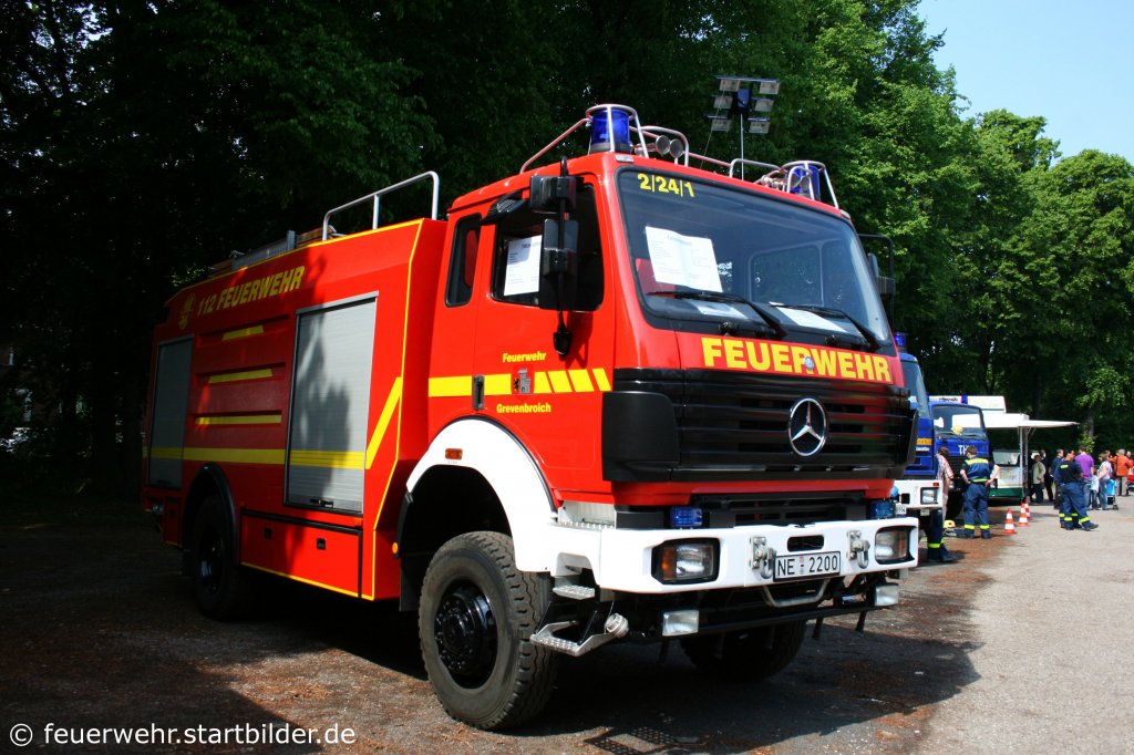 TLF 24/50 (NE 2200) (Funk:2/24/1) auf MB.
Aufgenommen in Grevenbroich am 30.4.2011.