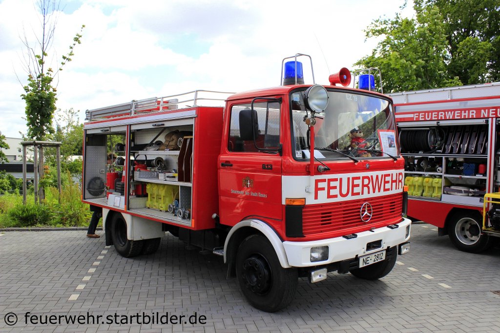 TLF 8/18 (Florian Neuss 1/21/9) der FF Neus Furth.
Das Fahrzeug wurde von Ziegler aufgebaut und hat einen 2300L Wassertank.
Aufgenommen beim Tdot der FF Neuss Furth 17.6.2012.
