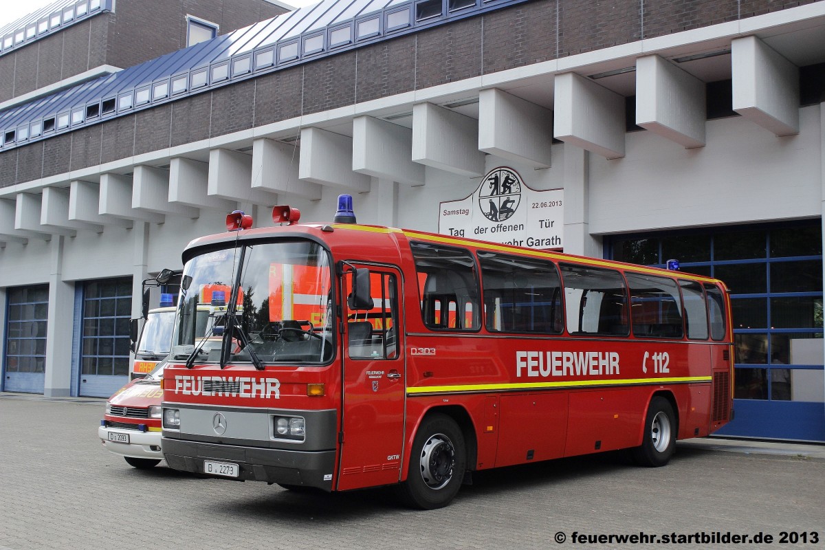 Bei der Feuerwehr gibt es auch Busse.
Die Feuerwehr Dsseldorf setzt diesen Mercedes O 303 ein.
Er hrt auf den Namen 06-GKTW-01.
Der Bus ist auf der Feuer und Rettungswache Stationiert.