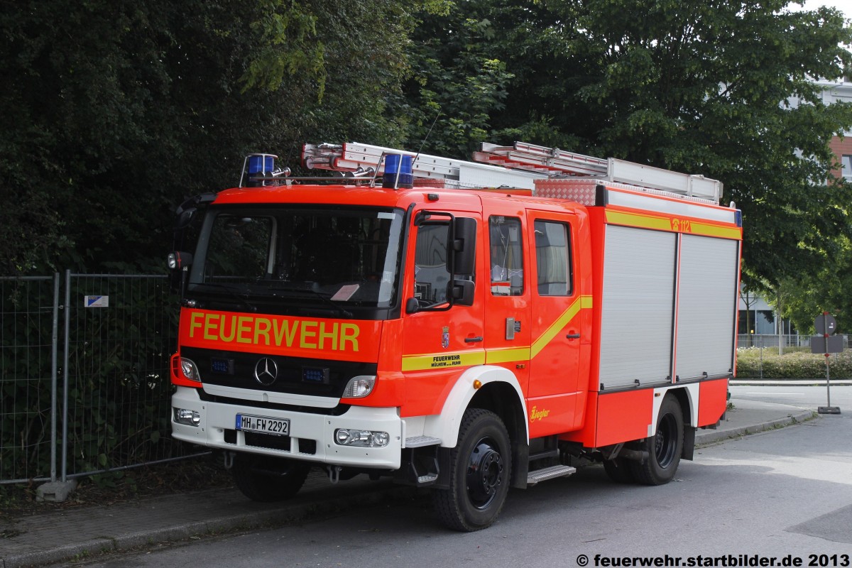 HLF 20/6 (Florian Mlheim 11/43/01).
Das Fahrzeug ist auf der Feuerwache Broich Stationiert.
Aufgenommen am 1.7.2013.