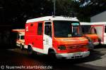 Auch bei der Feuerwehr geht ein Feuerwehrwagen mal in Rente.
Hier hat es einen alten RTW getroffen der zuletzt als Werkstattwagen unterwegs war.
Aufgenommen beim Tag der Offenen Tr der Feuerwache 1 in Essen, 10-11.9.2011.