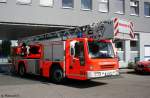 Essen Feuerwehr Essen
Hier kommt DLK 3/3 (Florian Essen 1/33/1) von einem Einsatz zur�ck.
Aufgenommen beim Tag der Offenen T�r der Feuerwehr Essen am 5.9.2010.