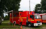 ELW  2/160123/feuerwehr-krefeldelw-2-funk1121das-fahrzeug-hat Feuerwehr Krefeld
ELW 2 (Funk:1/12/1).
Das Fahrzeug hat einen Ziegler Aufbau.
Aufgenommen beim Blaulichtag in Krefeld am 10.7.2011.
