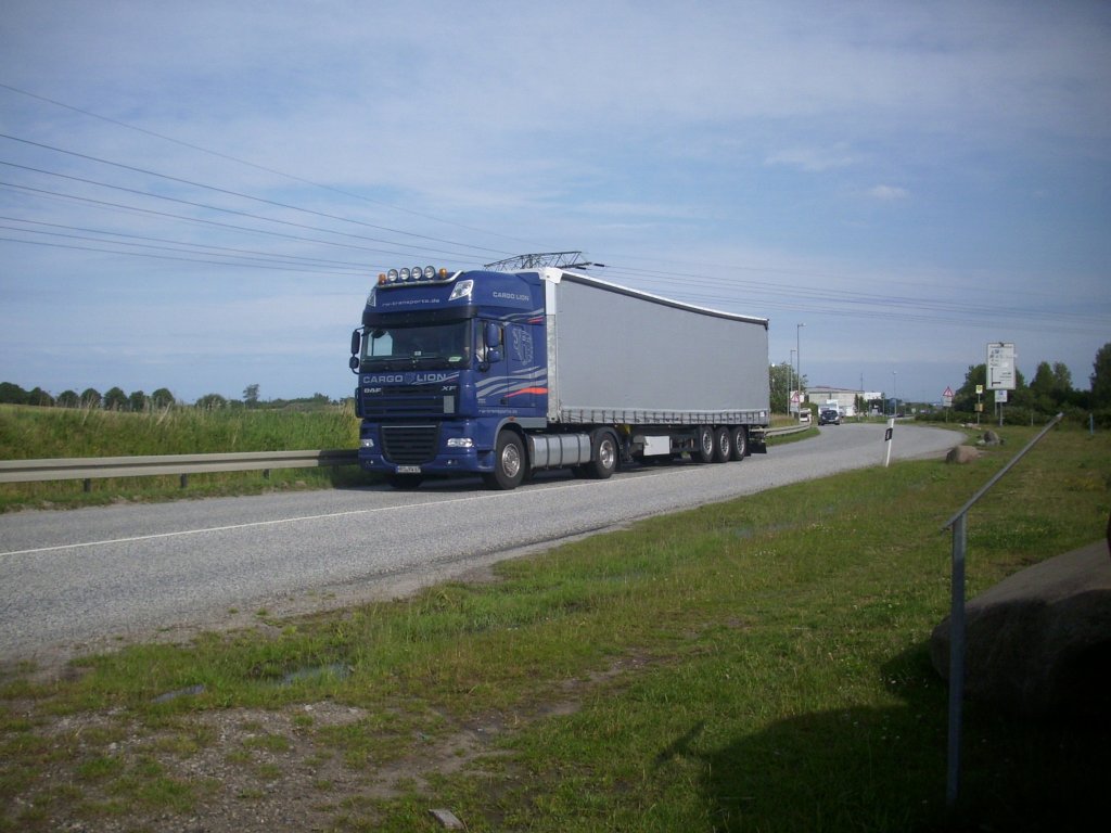 DAF XF Sattelzug von CARGO LION in Mukran.