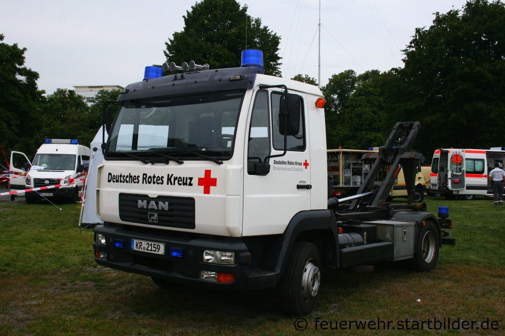 Das DRK Krefeld hat diesem diesen seltenen WLF im Fuhrpark.
Aufgenommen beim Blaulichtag in Krefeld am 10.7.2011.
