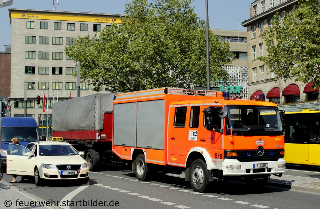 Dieses LF wird von der Feuerwehr Essen als Fahrschulwagen eingesetzt.
Am 22.5.2012 hatte ich glück und konnte ihn am HBF Essen erwischen.