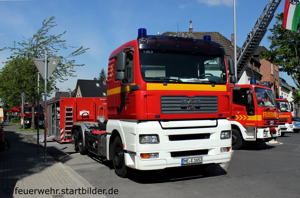ELW (1/65/3) der Feuerwehr Erkrath.
Aufgenommen beim Tdot der FF Erkrath am 17.5.2012.
