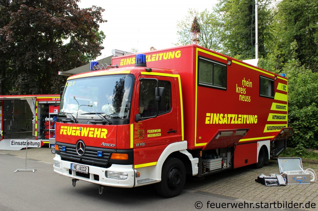 ELW 2 (0/12/1) der Feuerwehr Meerbusch.
Aufgenommen beim Tdot der FF Rosellen am 13.5.2012.