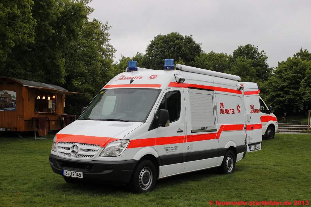 Fahrzeug (E J 2045) der Johanniter aus Essen.
Aufgenommen beim Tag der Hilfsorganisationen am 26.5.2013 in Mülheim.