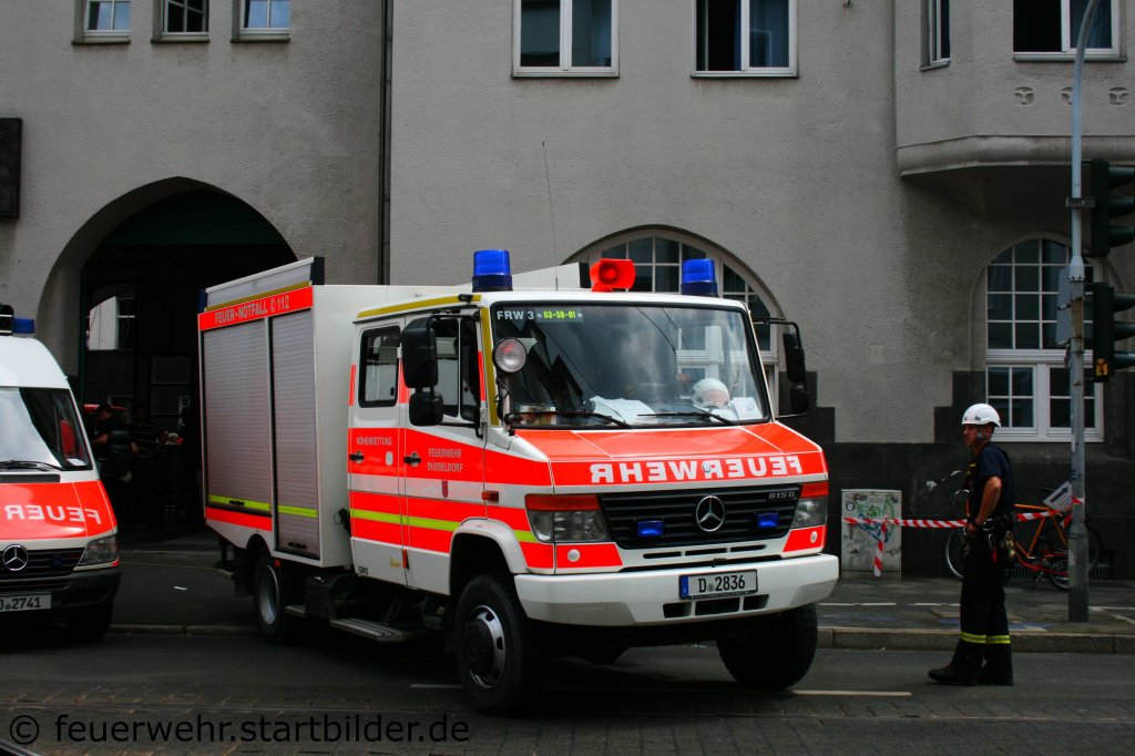 Feuerwehr Düsseldorf
Gerätewagen 3 (Funk:3/59/01).
Aufgenommen beim Tag der Offenen Tür der Feuerwache Düsseldorf Derendorf, 16.7.2011.