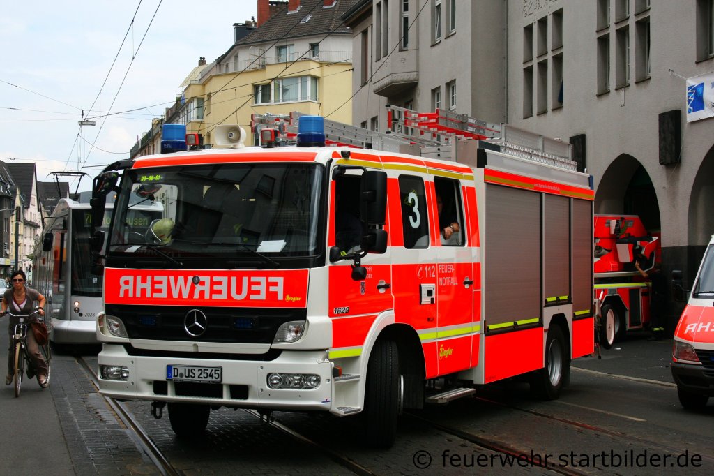 Feuerwehr Düsseldorf
HLF 20/16 (Funk:03/46/01).
Aufgenommen beim Tag der Offenen Tür der Feuerwache Düsseldorf Derendorf, 16.7.2011.