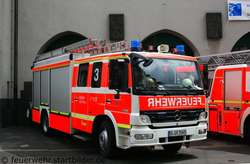Feuerwehr Düsseldorf
HLF 20/16 (Funk:03/46/02).
Aufgenommen beim Tag der Offenen Tür der Feuerwache Düsseldorf Derendorf, 16.7.2011.