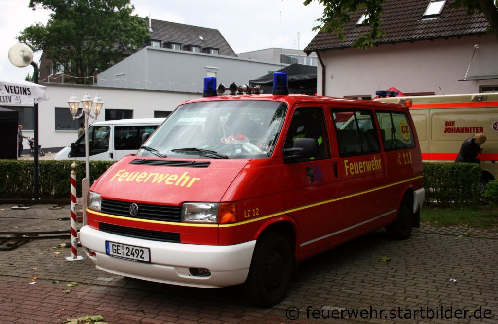 Feuerwehr Gelsenkirchen
Dieser MTF gehrt zum Lschzug 12 in Gelsenkirchen Buer.
Aufgenommen bei der Polizei Buer am 19.6.2011.