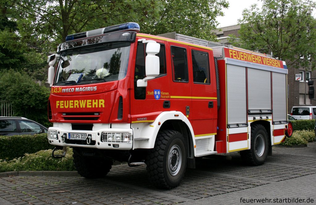 Feuerwehr Viersen
Florian Viersen 8/43/31
VIE FV 313
HLF 20/16
IVECO Magirus 140E30
Aufgenommen beim Tag der Offenen Tür der Feuerwehr Viersen Stadtmitte, 20.6.2010.