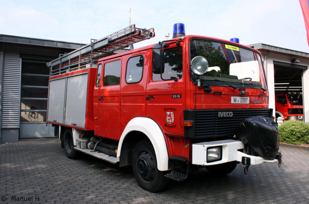 Feuerwehr Wuppertal
W 8097
LF16 TS 
IVECO
EZ 1987
Das Fahrzeug ist Stationiert bei der FF Wuppertal Uellendahl.
Aufgenommen beim Tag der Offenen Tür bei der Feuerwehr Velbert am 8.5.2010.
