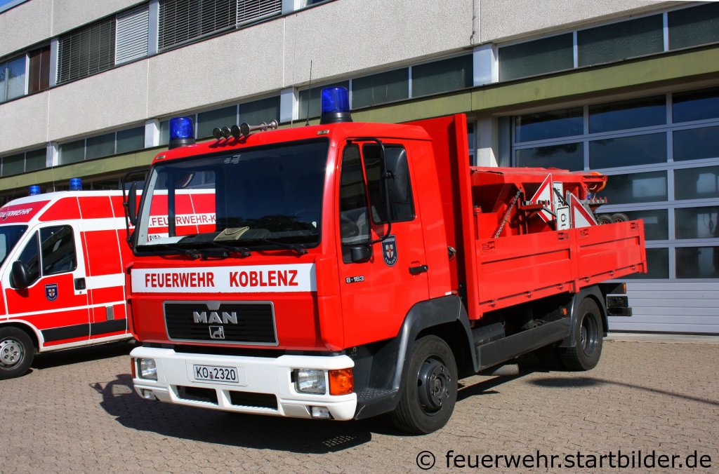 Gertewagen-Sand der Feuerwehr Koblenz mit Weisser Aufbau.
Aufgenommen beim Tag der Offenen Tr der Fw Koblenz, 28.8.2011.