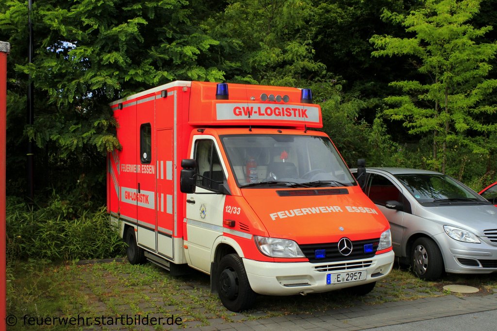 GW-Logistik Fahrzeug der Feuerwehr Essen.
Das Fahrzeug war in seinem ersten Leben ein RTW.
Aufgenommen beim Tdot der BF Essen, 25.8.2012.