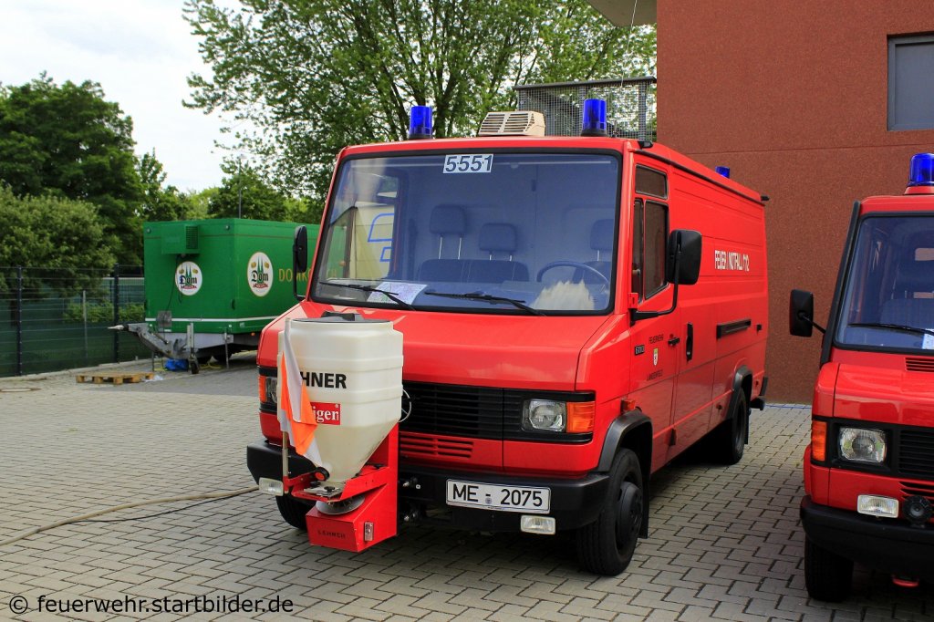 GW-ÖL (5/55/1) mit Streueinrichtung der Firma Lehner.
Aufgenommen beim Tdot der Feuerwehr Langenfeld,30.6.2012.