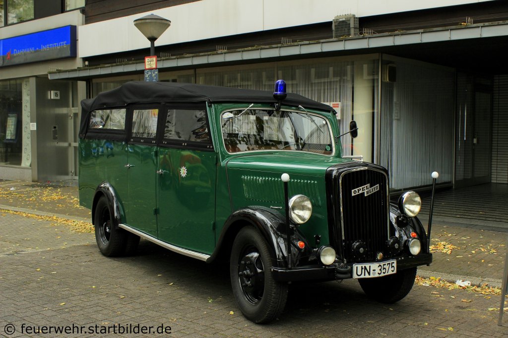 Historisches Polizeifahrzeug.
Aufgenommen beim Blaulichttag 2012 in Oberhausen,29.9.2012.
